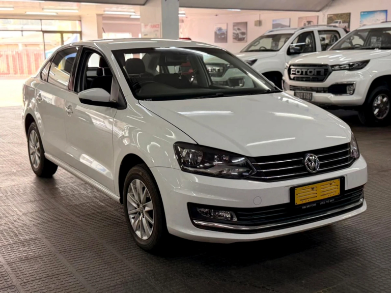2015 VOLKSWAGEN POLO 1.4 COMFORTLINE